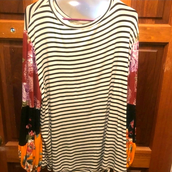 ODDY CASUAL TOP - Picture 1 of 5